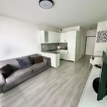 Ahoj Park, Terrace Studio, Private Parking * 布拉迪斯拉发